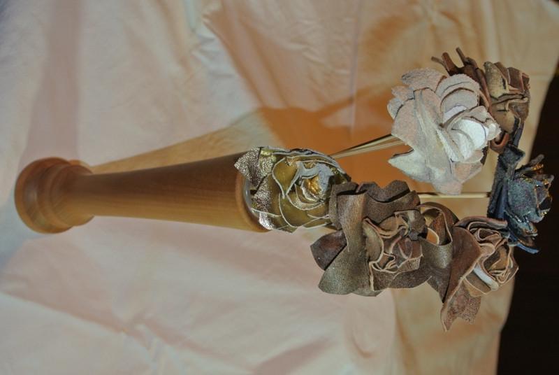 50-60/220, handgedrechselte Vase aus Kirschbaum, gewachst in Appenzell - Bild 4