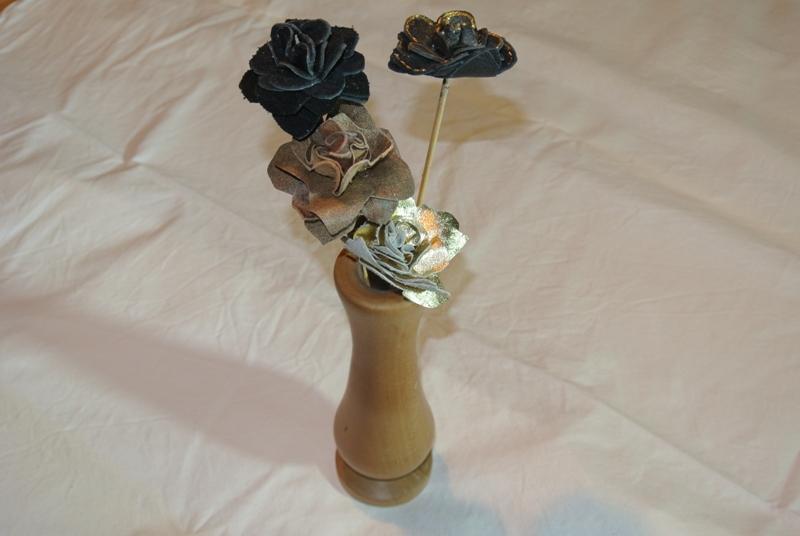 50-60/210, handgedrechselte Vase 4, aus Birnbaum, gewachst in Appenzell - Bild 2
