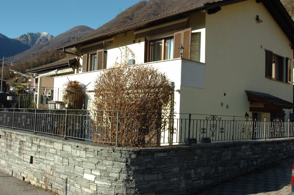 4 1/2 Zimmer Haus mit 2 1/2 Zimmer Wohnung an schöner Lage in Locarno - Bild 1