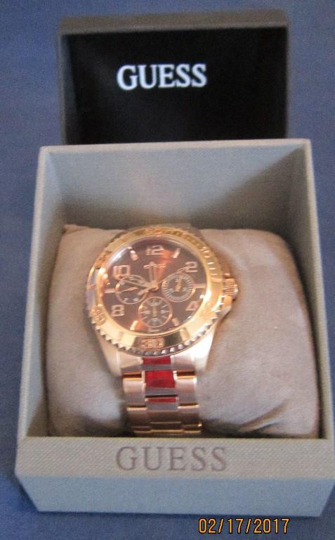 Mega Geile Armbanduhr für Sie und Ihn Gold von GUESS in Aesch - Bild 1