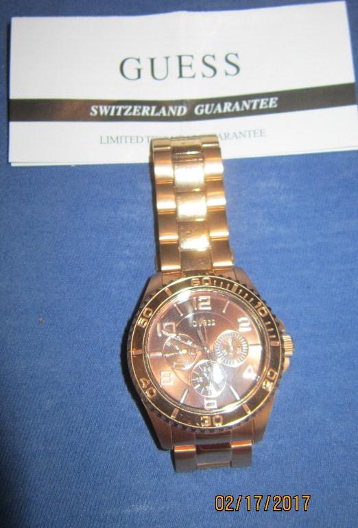 Mega Geile Armbanduhr für Sie und Ihn Gold von GUESS in Aesch - Bild 2