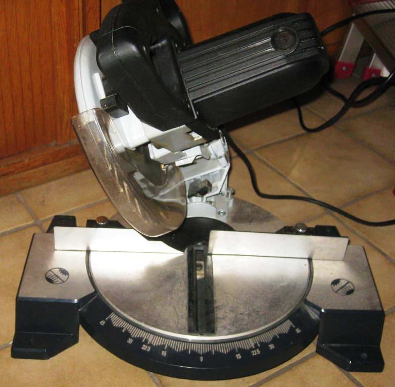 Kapp- und Gehrungssäge, Einhell KGS210 PROFI, 1200 Watt in Appenzell - Bild 1