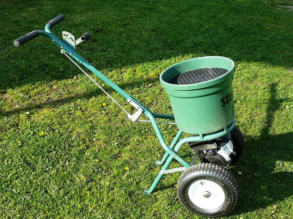 Profi Salz- und Dünger-Streuwagen, 40 ltr., praktisch Neuwertig in Appenzell - Bild 5