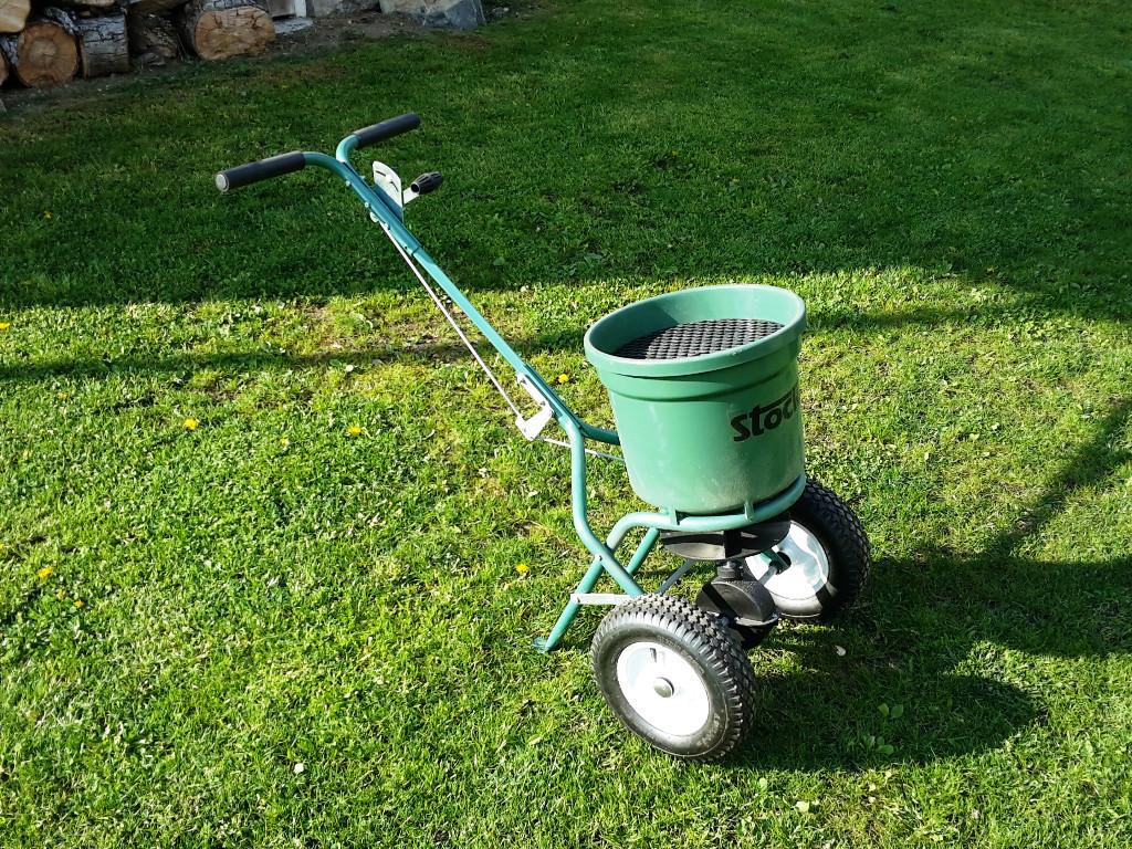 Profi Salz- und Dünger-Streuwagen, 40 ltr., praktisch Neuwertig in Appenzell - Bild 6