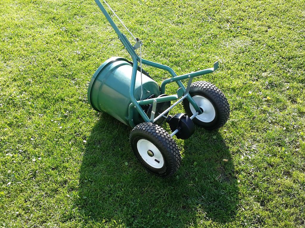 Profi Salz- und Dünger-Streuwagen, 40 ltr., praktisch Neuwertig in Appenzell - Bild 10