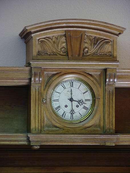 Uhrenbuffet aus Junkerbesitz Westphalen Eiche geschnitzt um 1860 in Appenzell - Bild 2
