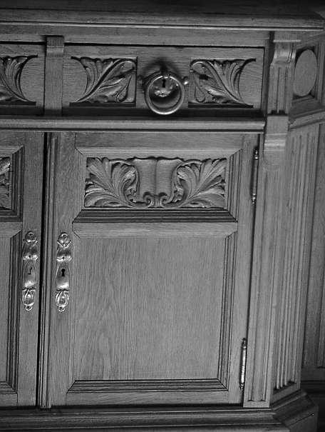 Uhrenbuffet aus Junkerbesitz Westphalen Eiche geschnitzt um 1860 in Appenzell - Bild 6