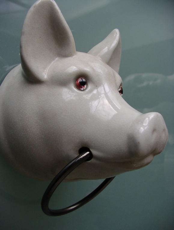 ​Gäste Handtuchhalter Edles Schwein aus Porzellan echte Glasauge in Appenzell - Bild 1