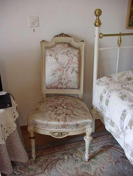 Antiker Stuhl aus Set wunderbarer Damast Stoff 1 Stuhl aus Set in Appenzell - Bild 1