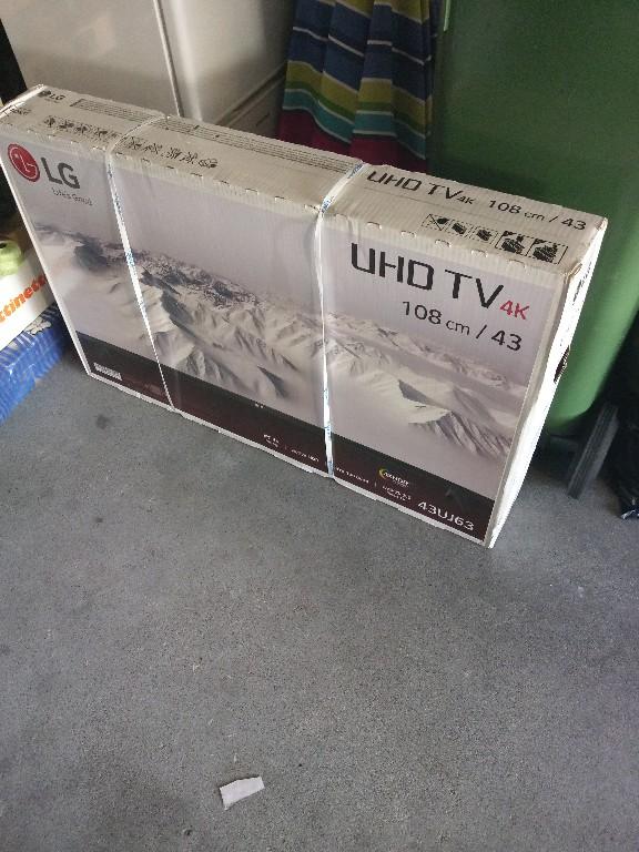LG UHD 109cm Fernseher in Ingenbohl - Bild 1