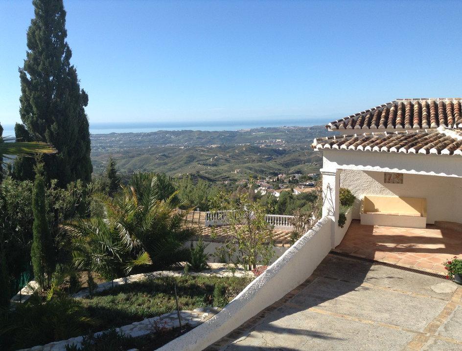 Architekten-Villa mit Pool und Meerblick in Mijas in Locarno - Bild 3