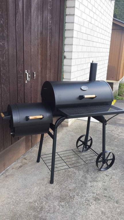 Neu Brennholz Grill Smoker BBQ - Unmontiert in einem Karton in Lenzburg - Bild 1