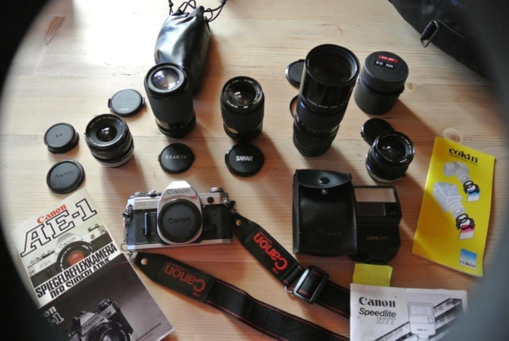 Profi - Fotoausrüstung, Canon AE-1, funktionstüchtig (en bloc) in Appenzell - Bild 4