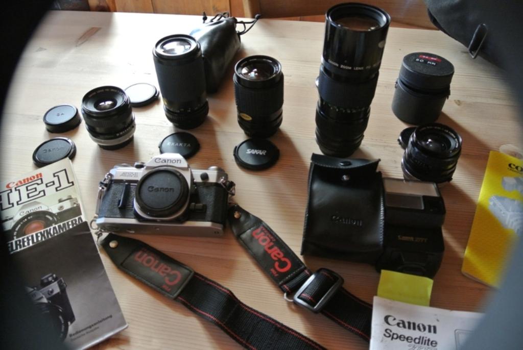 Profi - Fotoausrüstung, Canon AE-1, funktionstüchtig (en bloc) in Appenzell - Bild 6