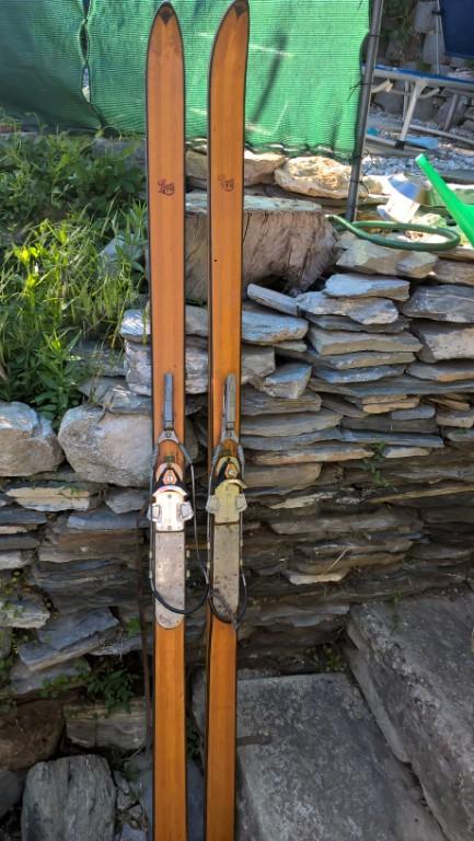 Holz Ski antik in Brig - Bild 1