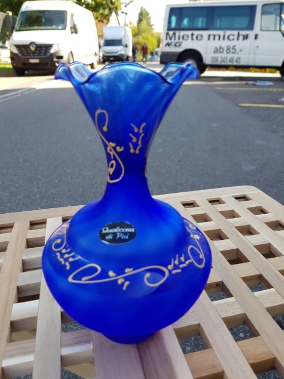 Blau Vase mit Gold Verzierung in Urdorf - Bild 1