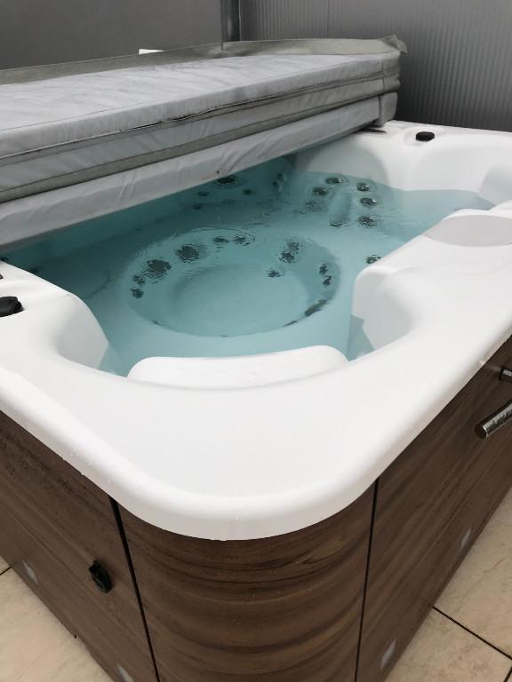 Whirlpool 6 Sitzer in Basel - Bild 2