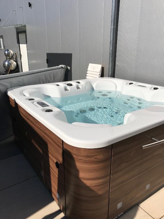 Whirlpool 6 Sitzer in Basel - Bild 5