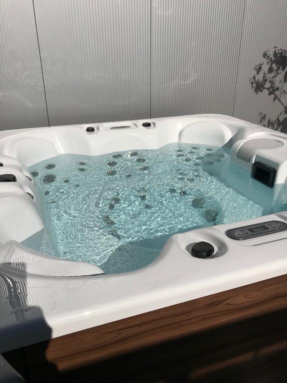 Whirlpool 6 Sitzer in Basel - Bild 6