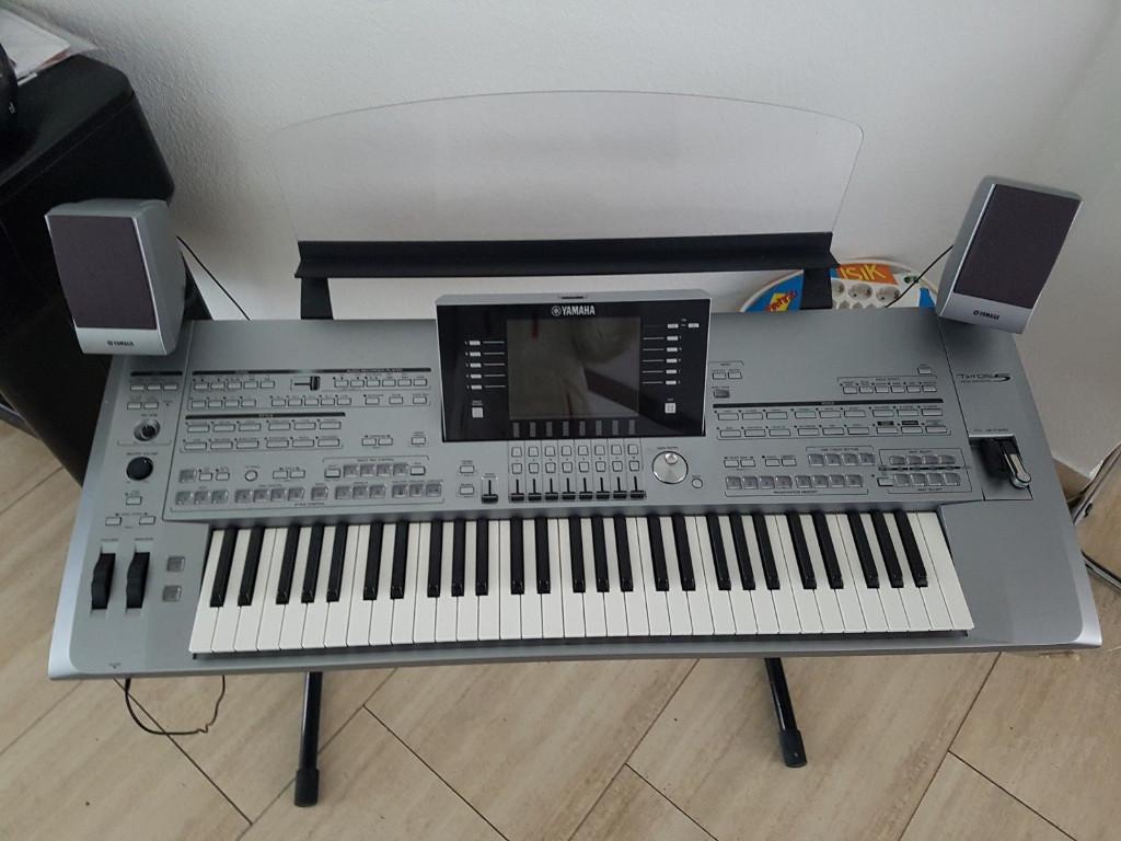 Yamaha Tyros 5 mit 61 Tasten Top gepflegt inkl. Lautsprecher in Bern - Bild 2