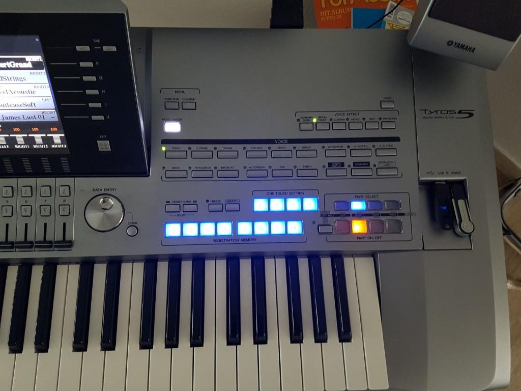 Yamaha Tyros 5 mit 61 Tasten Top gepflegt inkl. Lautsprecher in Bern - Bild 5