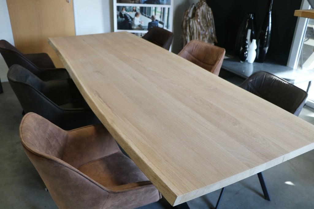Massivholz Tisch in Urdorf - Bild 1