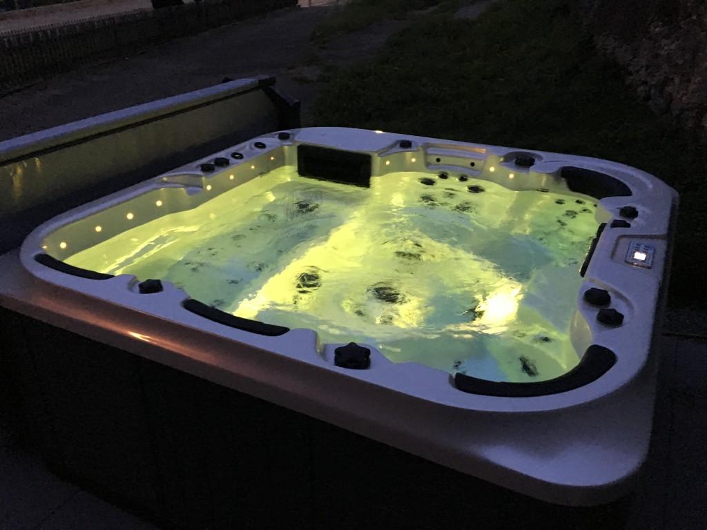 Jacuzzi / Whirlpool - Entspannung pur in Biberist - Bild 2