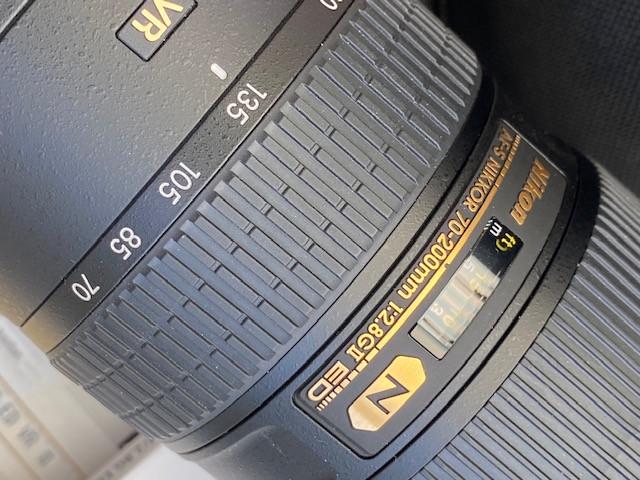 NIKON N / VR 2.8 70-200 Koml. mit Blende und Tasche neuwertig in Lenzburg - Bild 1