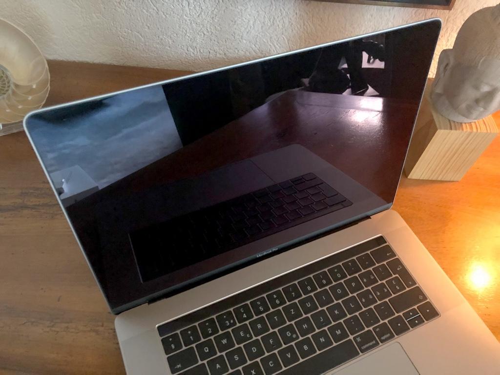 Mac Book Pro 15 2016 (i7 2.6GHz, 2xGrafikk. Intel & Radeon) in Urdorf - Bild 4