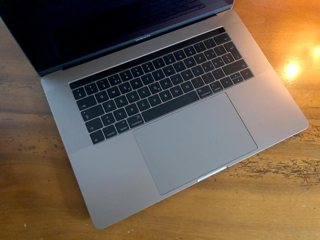 Mac Book Pro 15 2016 (i7 2.6GHz, 2xGrafikk. Intel & Radeon) in Urdorf - Bild 6