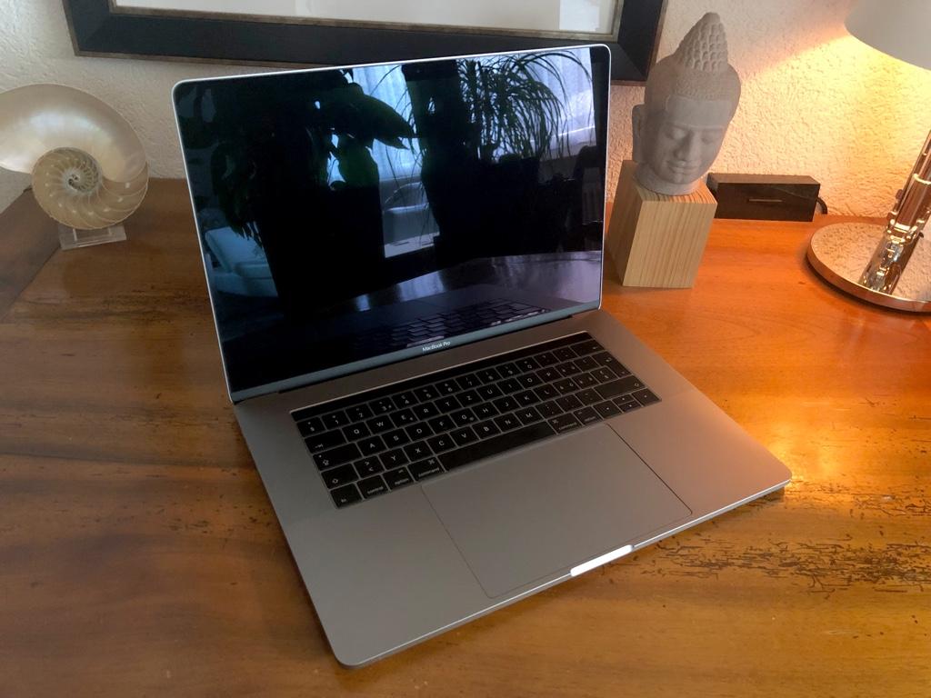 Mac Book Pro 15 2016 (i7 2.6GHz, 2xGrafikk. Intel & Radeon) in Urdorf - Bild 1