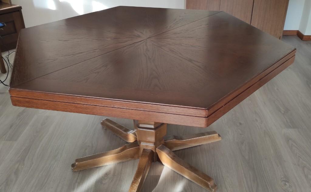 Esstisch 6 Eckig ausziehbar Holz Nussbaum antik mit 6 Stühlen in Rorschach - Bild 1