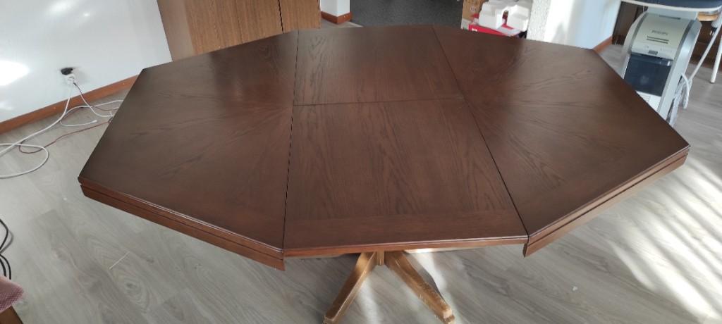 Esstisch 6 Eckig ausziehbar Holz Nussbaum antik mit 6 Stühlen in Rorschach - Bild 2