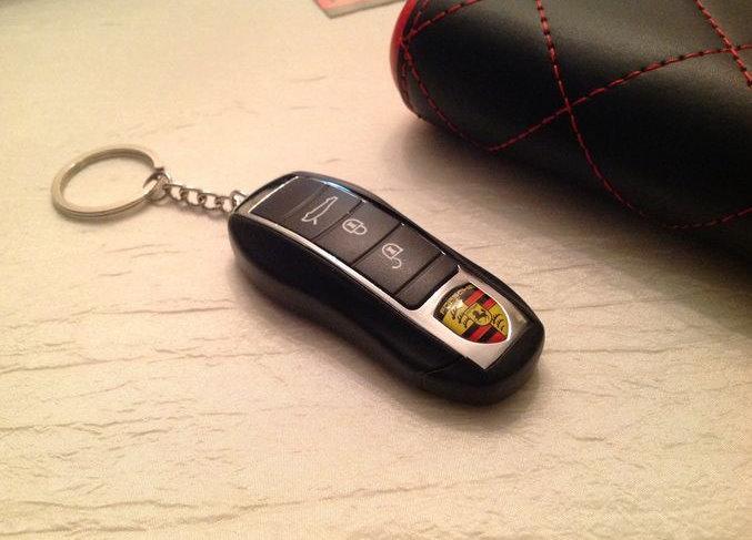 Porsche Feuerzeug Sturmfeuerzeug Auto Zubehör Raucher Gadget in Naters - Bild 2