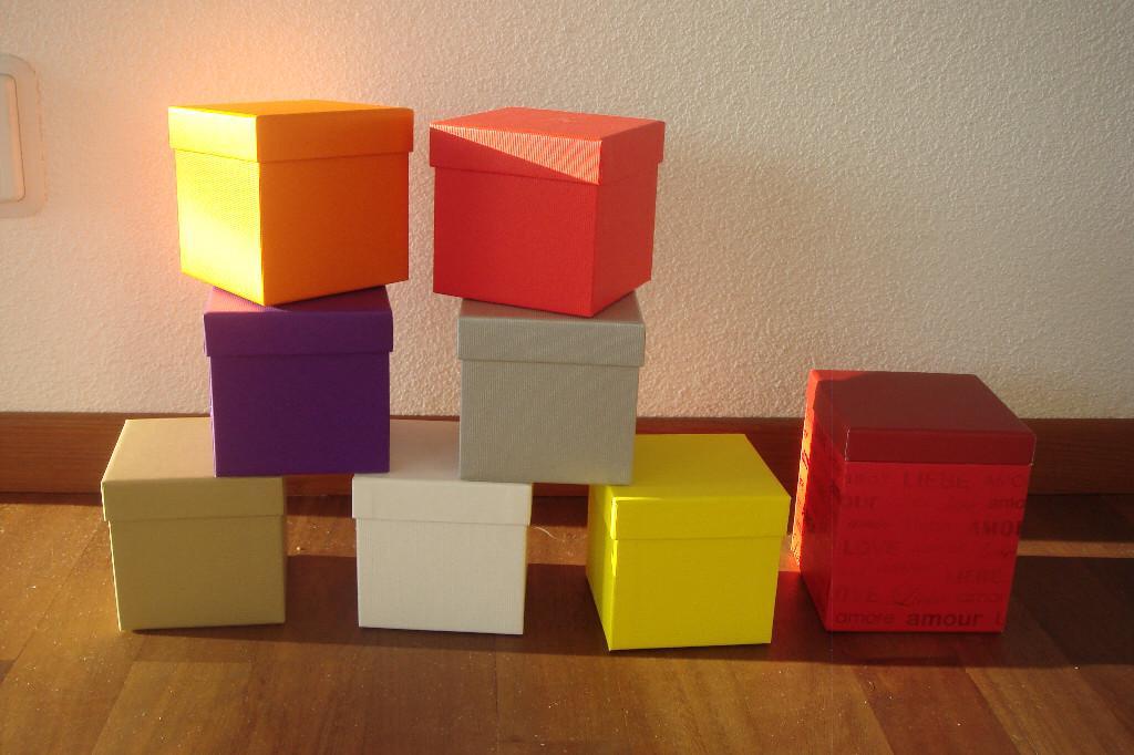 Schöne Geschenkboxen/-beutel /-papier zum Basteln oder Verpacken in Urdorf - Bild 1
