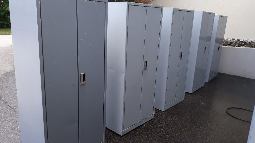 Lista Metallschrank div Modelle stark gebraucht in Brugg - Bild 1