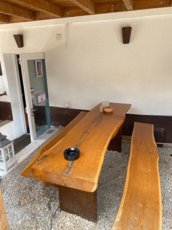 Wir suchen eine Barmaid, Dällikon in Buchs - Bild 1