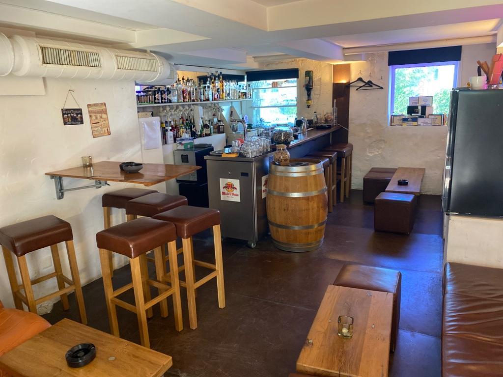Wir suchen eine Barmaid, Dällikon in Buchs - Bild 5