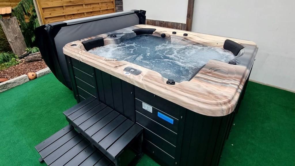 Outdoor Whirlpool Infinity Gozo Mini in Biberist - Bild 3