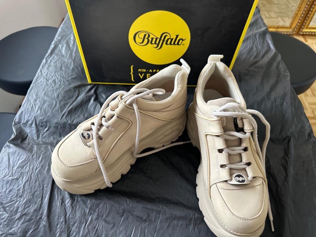 Buffalo London Schuhe in Beige mit Plateau - Fast Neu! Grösse 39 in Biel - Bild 5