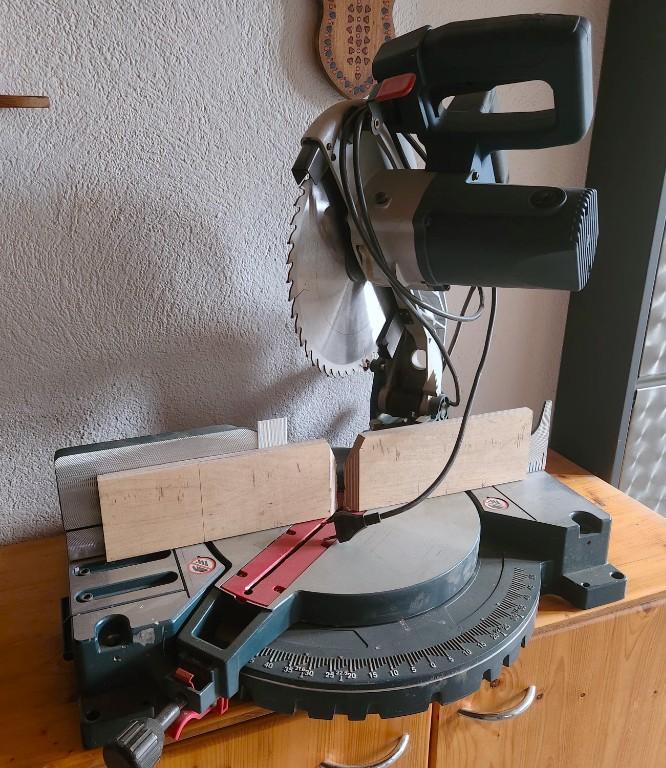 Bosch Professionelle Kapp- und Gehrungssäge GCM 12 in Appenzell - Bild 4