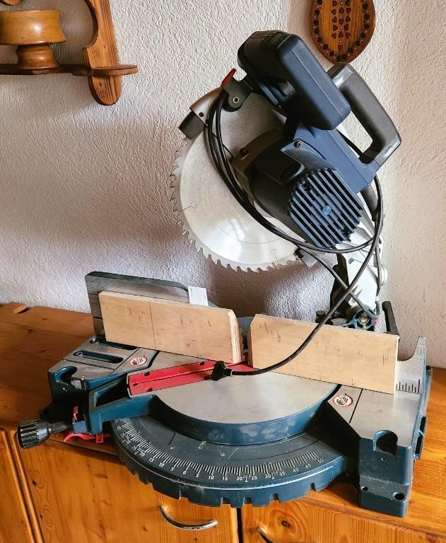 Bosch Professionelle Kapp- und Gehrungssäge GCM 12 in Appenzell - Bild 5