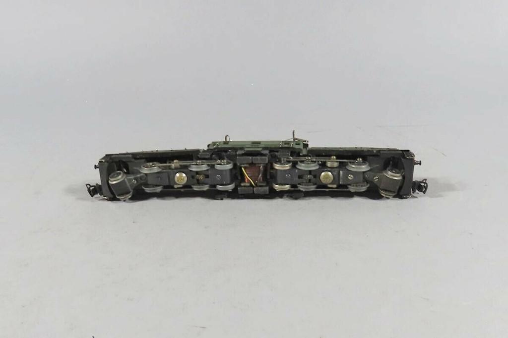 Märklin CCS 800.4 mit eckigen Lampenbügeln in Genf - Bild 1