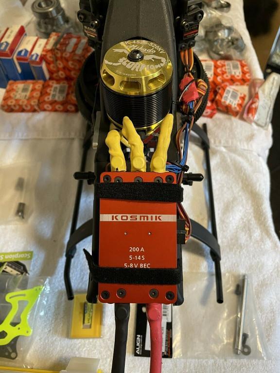 Mikado Logo 700 Kosmik 200 Vbar + Rettung Scorpion Motor Futa in Genf - Bild 3