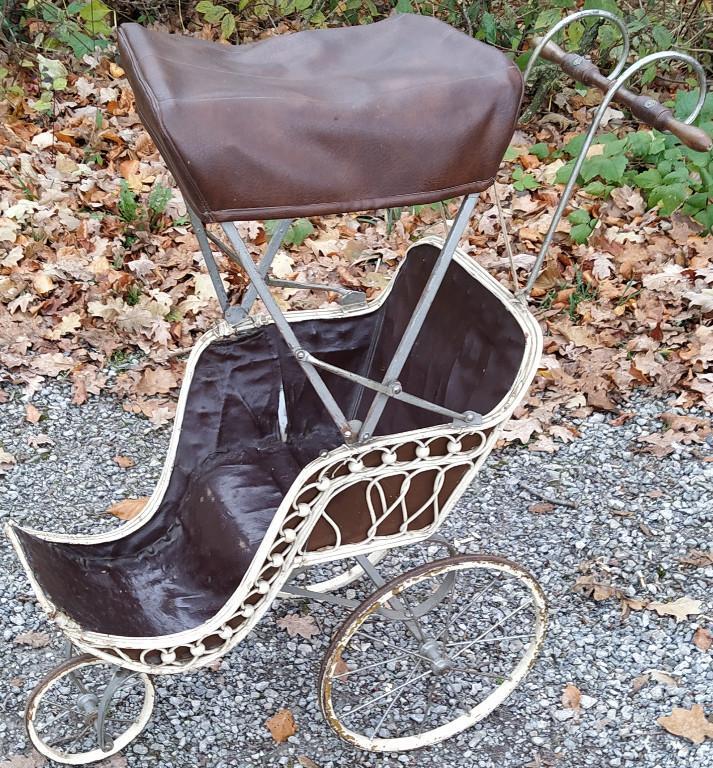 Dreirädriger antiker Kinderwagen (ca. 1890) in Winterthur - Bild 1