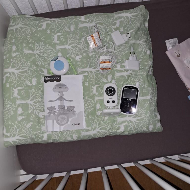 Klein-Kinder Bett komplett mit Baby- Fon und Mobile in Basel - Bild 2