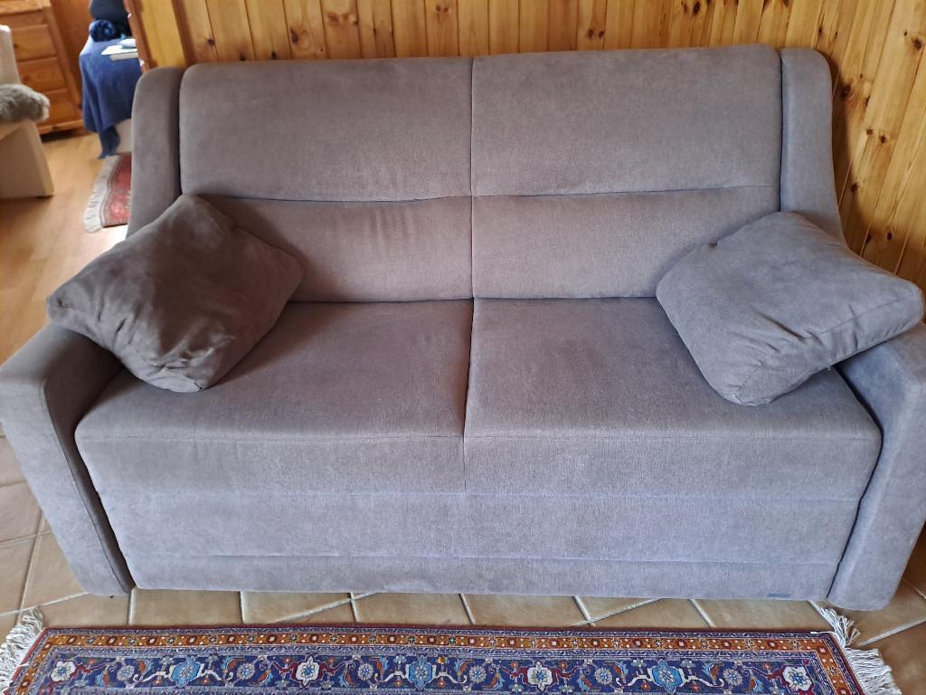 Diverse Möbel zu verkaufen Bettsofa/Sekretär/Vorhänge in Brig - Bild 1