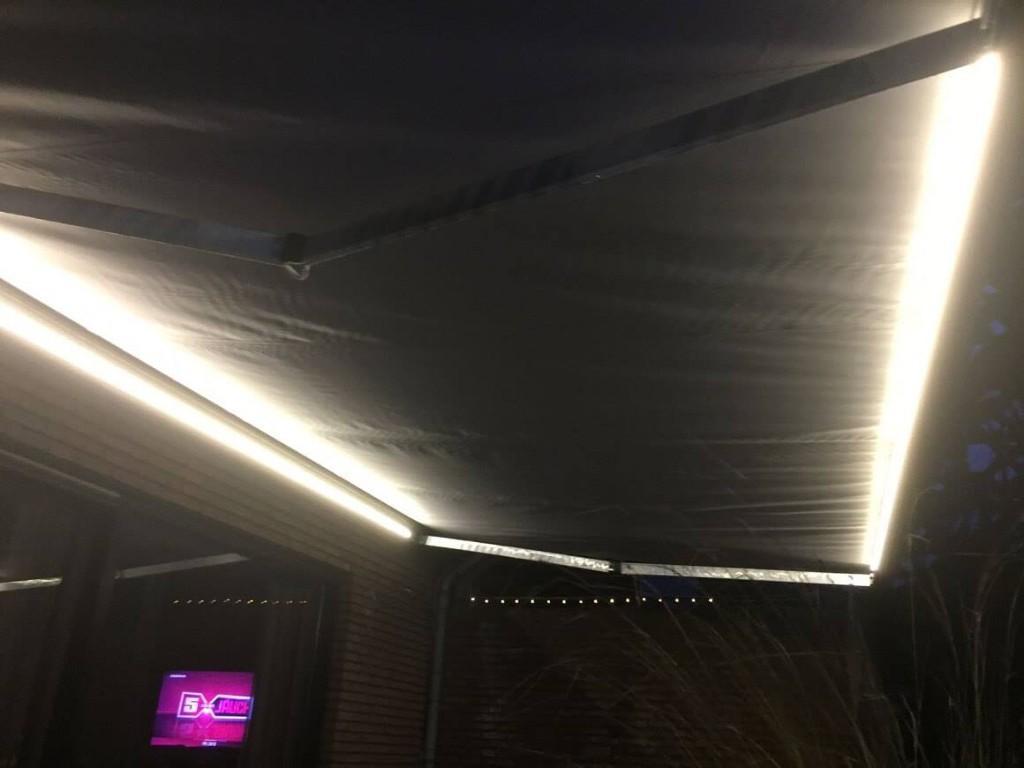 Sonnenstore/Markise NEU mit LED und ANTRIEB mit Funk in Uzwil - Bild 2