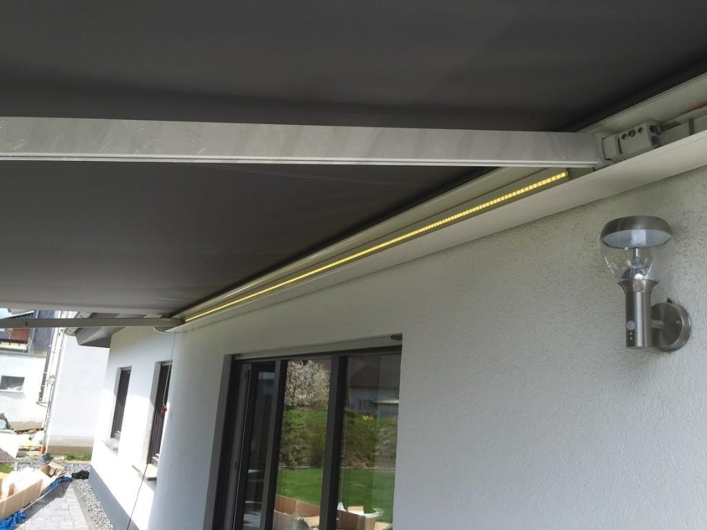 Sonnenstore/Markise NEU mit LED und ANTRIEB mit Funk in Uzwil - Bild 3