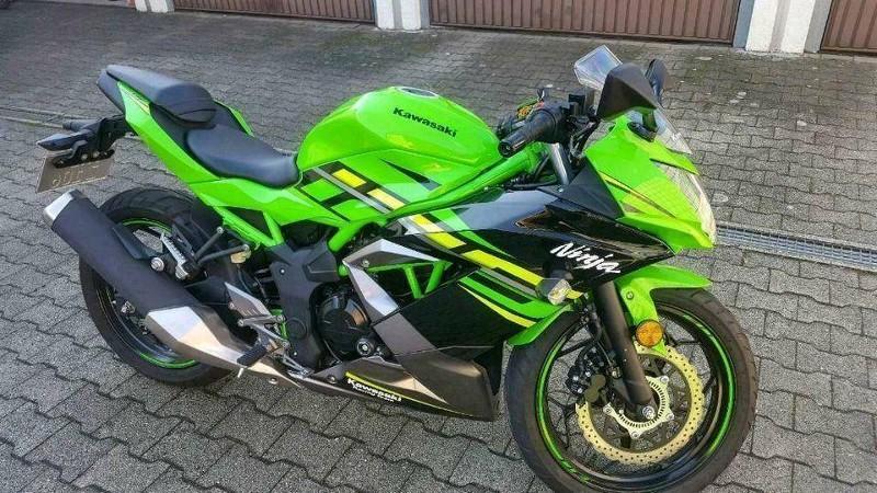 Motorrad Kawasaki Ninja 125 R in Worb - Bild 1